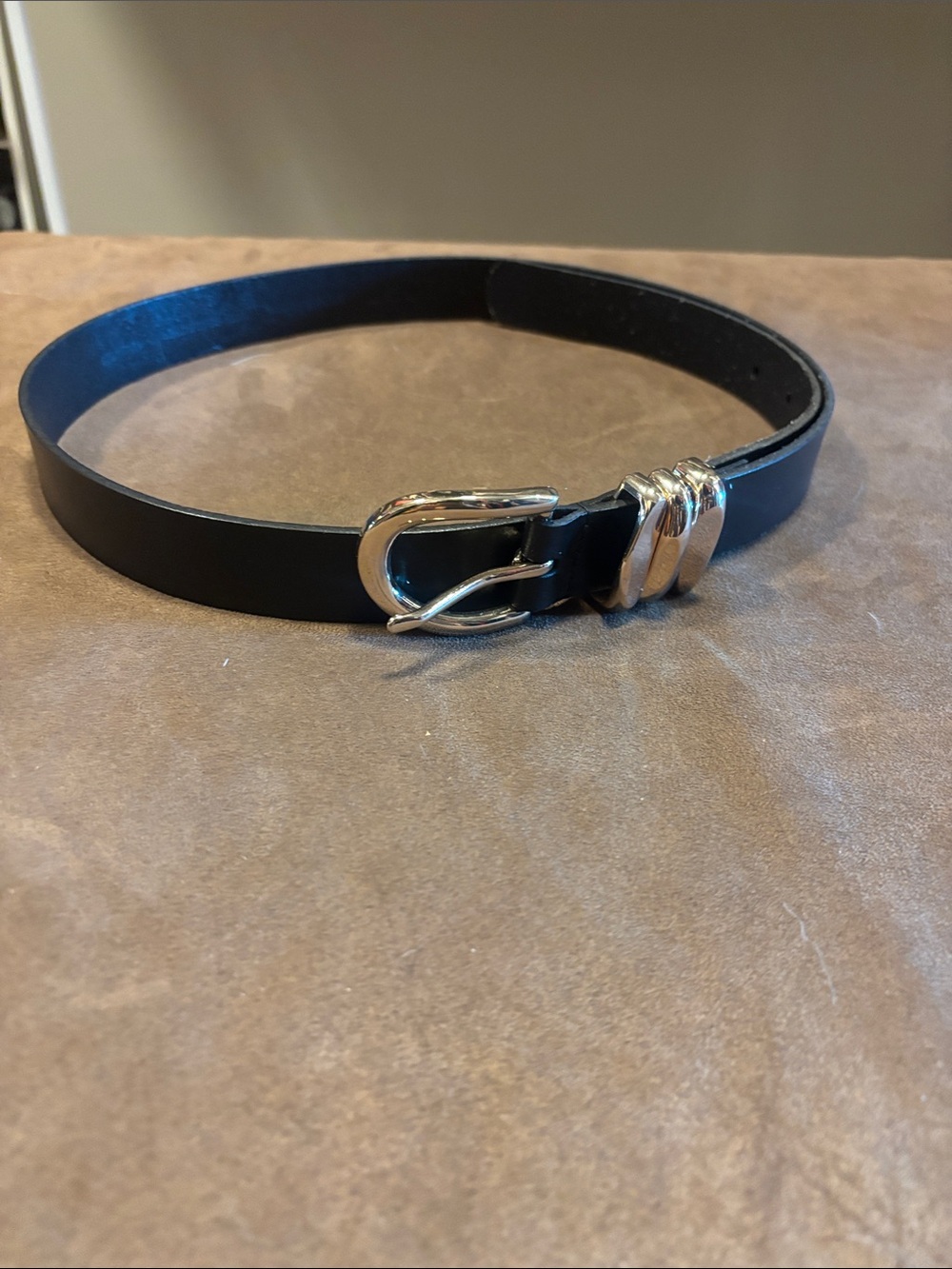 Women’s black leather belt with gold hardware Loft size M